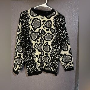 Vintage Black and White Leopard Print‎ Sweater